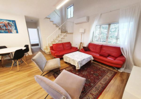 Spacious 3BD Penthouse with Rooftop & Parking